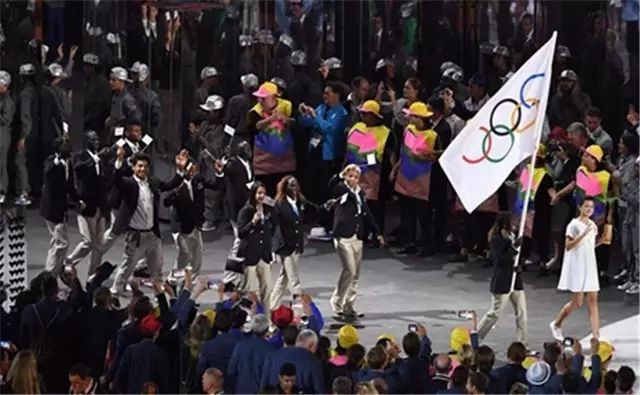 足球冠军有没有戒指戴右手_总冠军戒指戴脚上_有总冠军戒指的球员